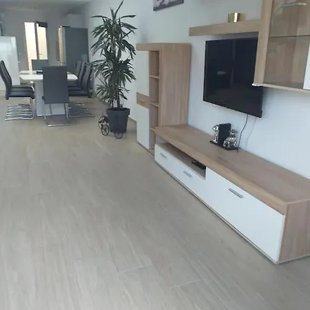 New Luxury With Jacuzzi In Heart Of Lanzarote בית נופש קוסטה טגוויסה